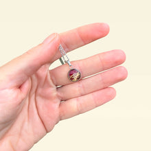 Carica l'immagine nel visualizzatore di Gallery, Ciondolo Borgogna in fibra di fico d'india