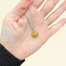 Carica l'immagine nel visualizzatore di Gallery, Ciondolo Giallo in fibra di fico d'india