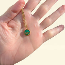 Carica l'immagine nel visualizzatore di Gallery, Ciondolo Verde giada in fibra di fico d'india