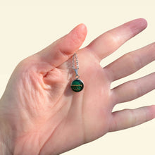 Carica l'immagine nel visualizzatore di Gallery, Ciondolo Verde scuro in fibra di fico d'india