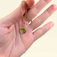 Carica l'immagine nel visualizzatore di Gallery, Ciondolo Verde scuro in fibra di fico d'india