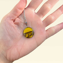 Carica l'immagine nel visualizzatore di Gallery, Ciondolo GIALLO in fibra di fico d'india