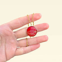 Carica l'immagine nel visualizzatore di Gallery, Ciondolo ROSSO in fibra di fico d'india