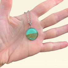 Carica l'immagine nel visualizzatore di Gallery, Ciondolo VERDE ACQUA in fibra di fico d'india
