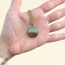 Carica l'immagine nel visualizzatore di Gallery, Ciondolo VERDE SALVIA in fibra di fico d'india