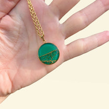 Carica l'immagine nel visualizzatore di Gallery, Ciondolo VERDE GIADA in fibra di fico d'india