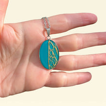 Carica l'immagine nel visualizzatore di Gallery, Ciondolo TURCHESE SCURO in fibra di fico d'india