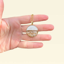 Carica l'immagine nel visualizzatore di Gallery, Ciondolo BIANCO in fibra di fico d'india