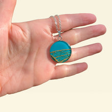 Carica l'immagine nel visualizzatore di Gallery, Ciondolo TURCHESE SCURO in fibra di fico d'india