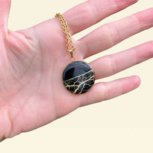 Carica l'immagine nel visualizzatore di Gallery, Ciondolo NERO in fibra di fico d'india