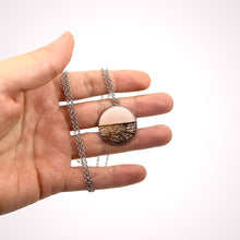 Carica l'immagine nel visualizzatore di Gallery, Ciondolo ROSA PASTELLO in fibra di fico d'india