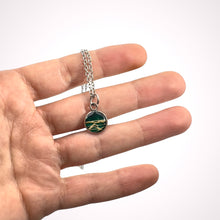 Carica l'immagine nel visualizzatore di Gallery, Ciondolo VERDE MALACHITE in fibra di fico d'india