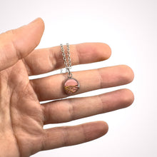 Carica l'immagine nel visualizzatore di Gallery, Ciondolo ROSA ANTICO in fibra di fico d'india