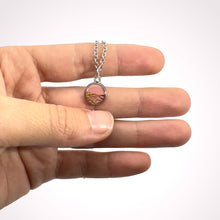 Carica l'immagine nel visualizzatore di Gallery, Ciondolo ROSA ANTICO in fibra di fico d'india