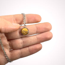 Carica l'immagine nel visualizzatore di Gallery, Ciondolo GIALLO SENAPE in fibra di fico d'india