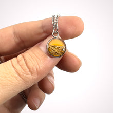 Carica l'immagine nel visualizzatore di Gallery, Ciondolo GIALLO SENAPE in fibra di fico d'india